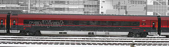 Passenger car Economy class in RAILJET livery &quot;Spirit of Salzburg&quot; with LED interior lights<br /><a href='images/pictures/Roco/64723.jpg' target='_blank'>Full size image</a>